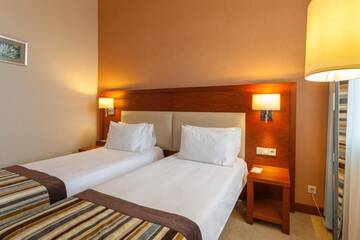 Фото номера Двухместный номер с 2 отдельными кроватями Отель Młyn Jacka Hotel &amp; Spa г. Jaroszowice 3